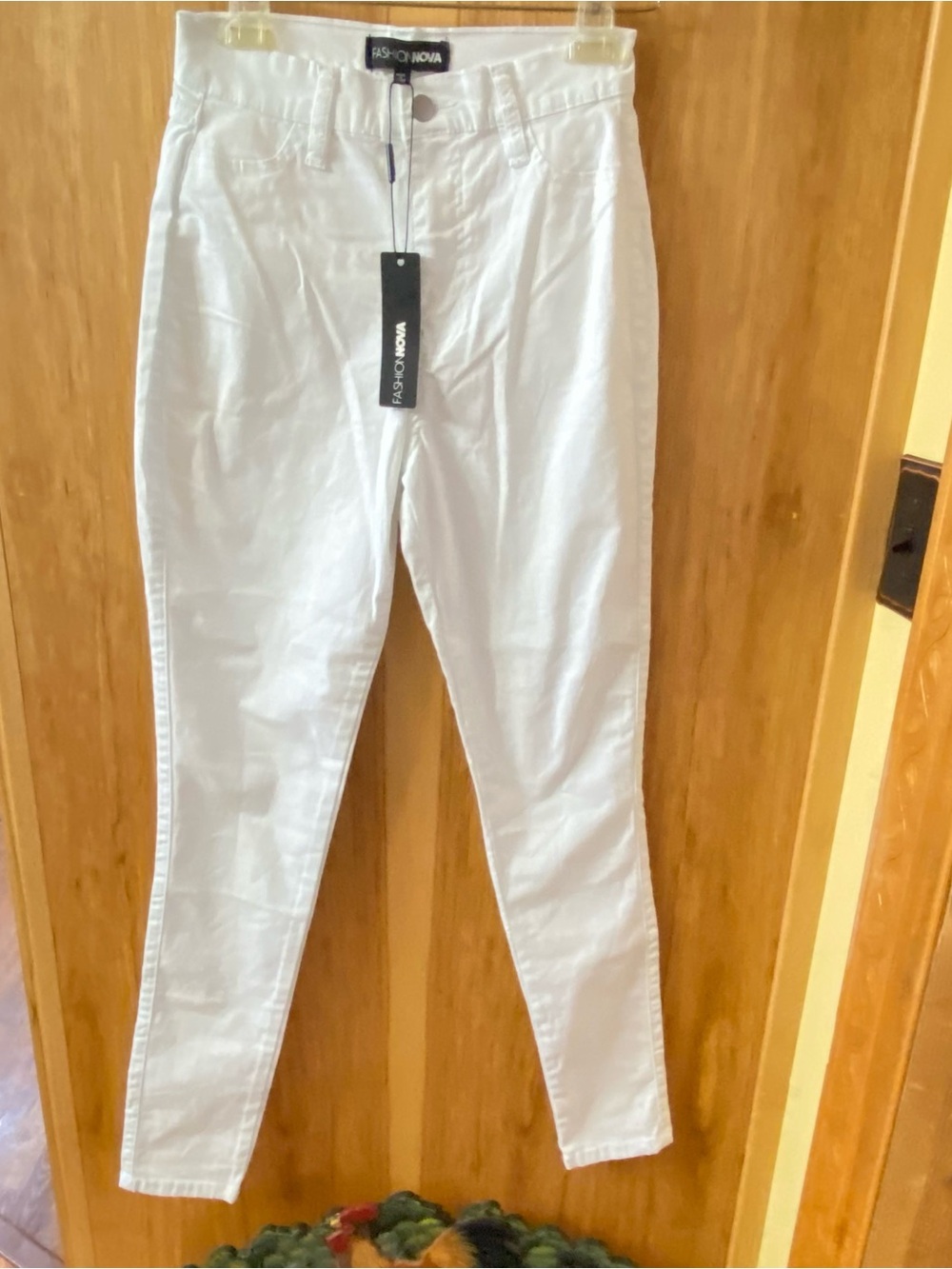 White High-Waist Skinny pants.  98%cotton  faux front pockets. sz7 NWT
